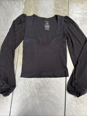Women's Black Scoop Neck Long Sleeve Top